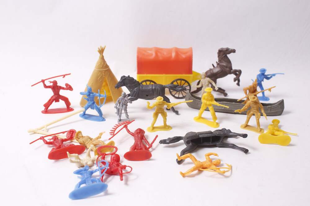 Possibly Marx Fort Apache Playset Pieces Or Vintage Plastic Toy Figure Lot ~ 26
